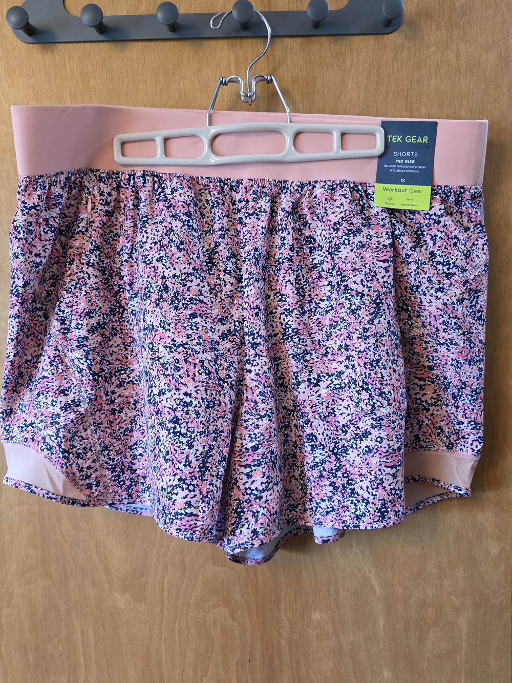 NWT Tek Gear Mid Rise Pink Running Workout Shorts 1X $26